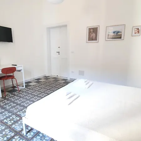Domus 9 - Centro Apartment *