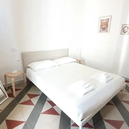 Domus 9 - Centro Apartment *